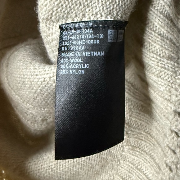 UNIQLO X MAME KUROGOUCHI 3D Knit Volume Cropped Wool Blend Sweater in Natural - Picture 7 of 7